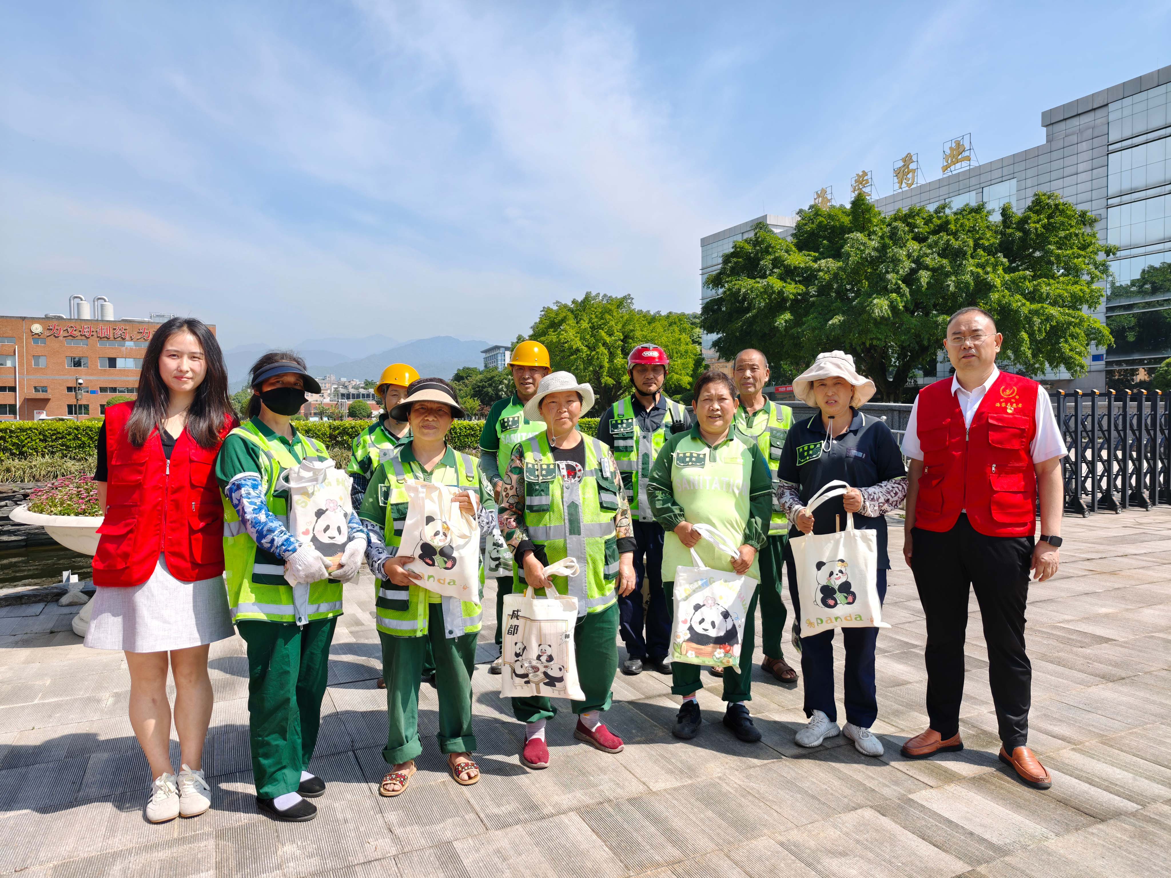 党建引领 | 九游·体育(jiuyou.com)官方网站党（团）支部联合工会开展一线环卫工慰问活动